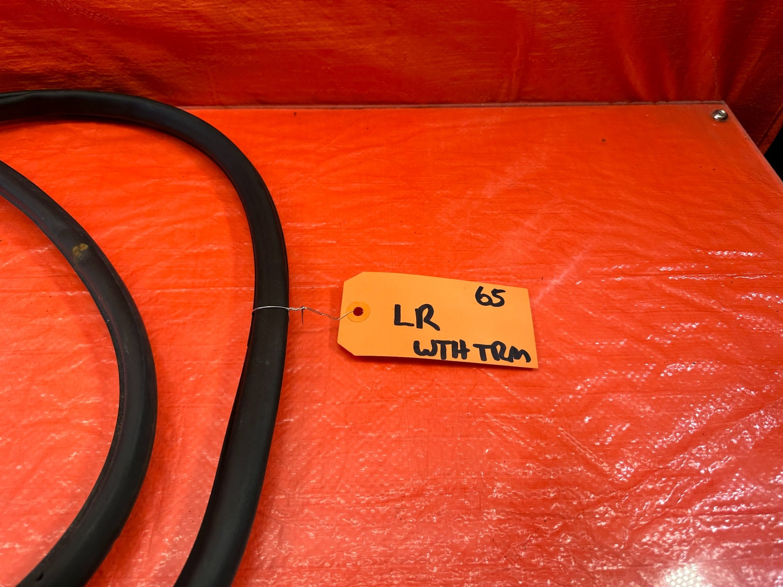 10 16 PORSCHE PANAMERA   DRIVER LEFT REAR DOOR WEATHER STRIP RUBBER   OEM #654