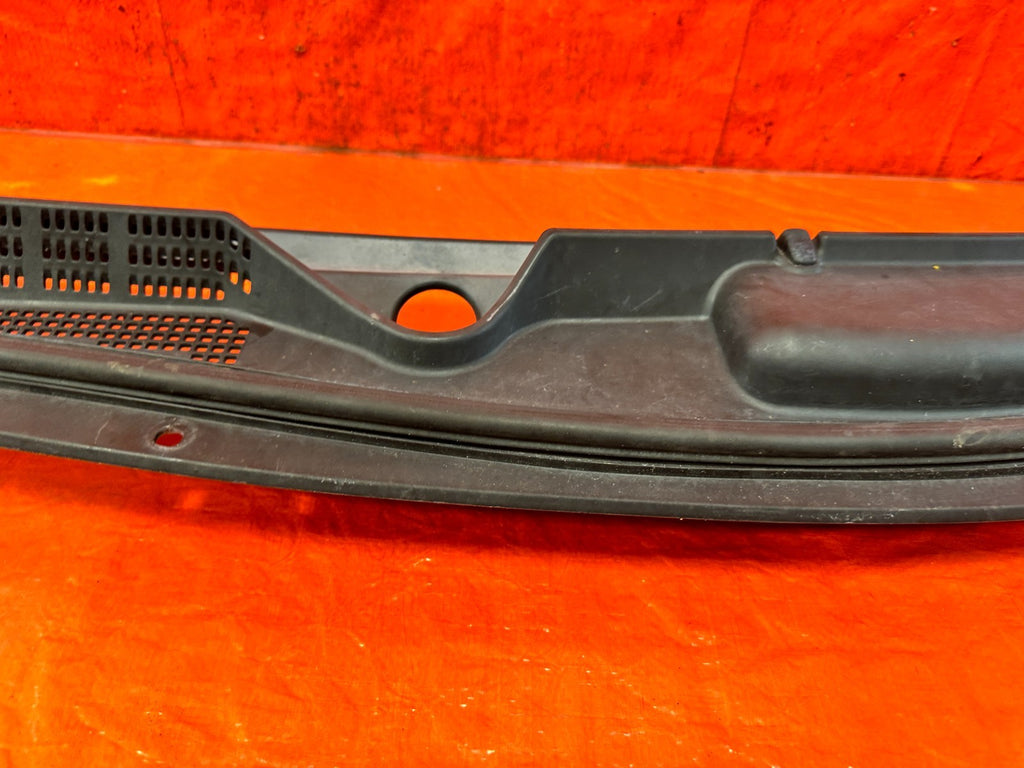 13 16 HYUNDAI GENESIS COUPE   WINDSHIELD WIPER COWL TRIM PLASTIC   OEM 31810