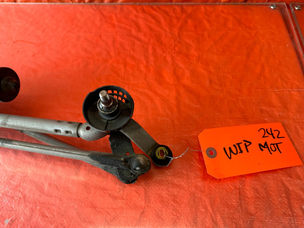 14 20 INFINITI Q50 & 17 20 Q60   WINDSHIELD WIPER MOTOR W/ LINKAGE   OEM #2422