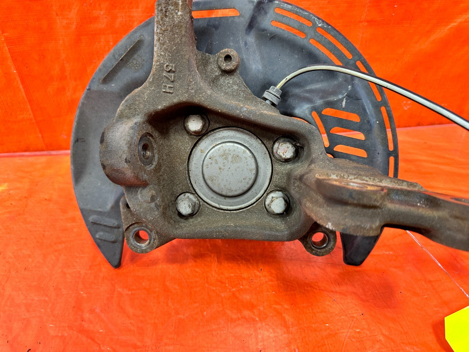 13 16 SCION FRS BRZ 86   DRIVER LEFT FRONT SPINDLE KNUCKLE HUB   OEM #2935