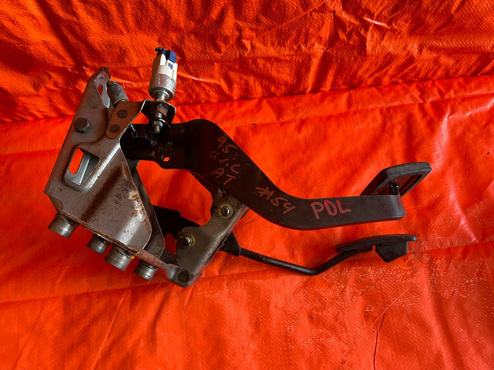 92 95 HONDA CIVIC   AUTOMATIC MODELS ONLY   GASOLINE GAD ACCELERATOR BRAKE PEDAL6
