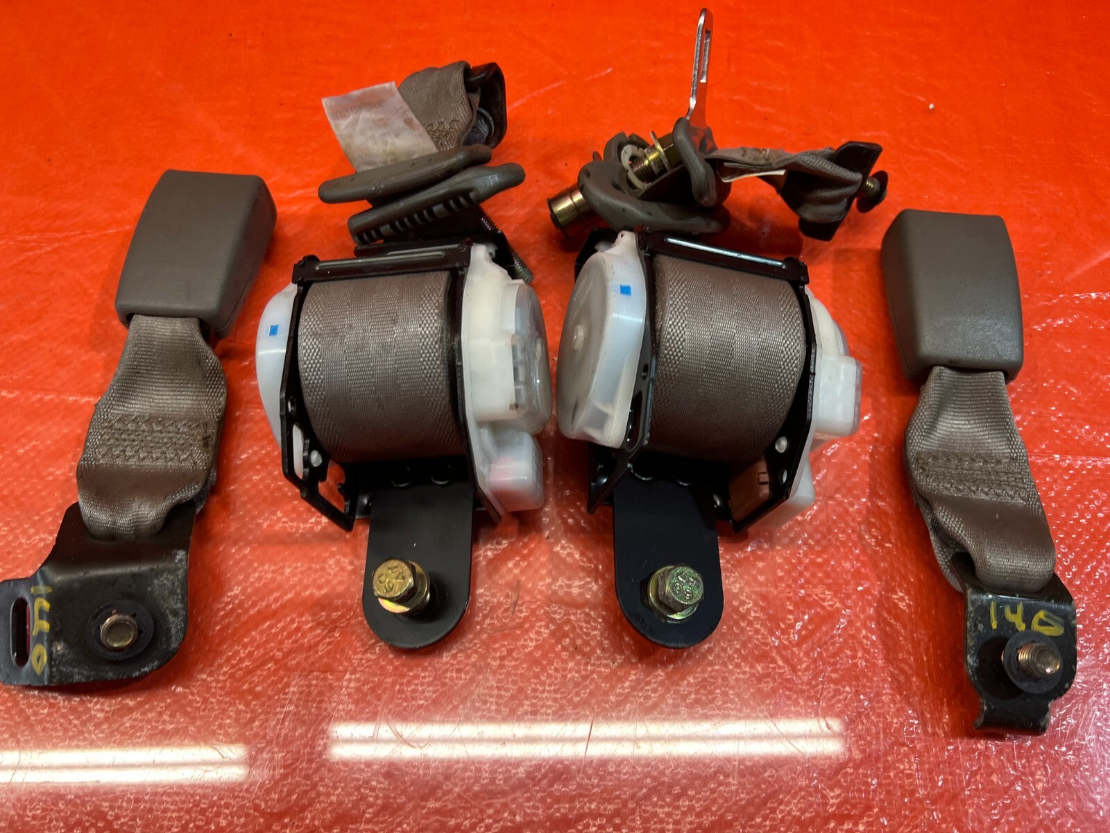 02 06 ACURA RSX TYPE S & BASE   REAR SEAT BELT SET LEFT RIGHT   TAN   OEM #1407