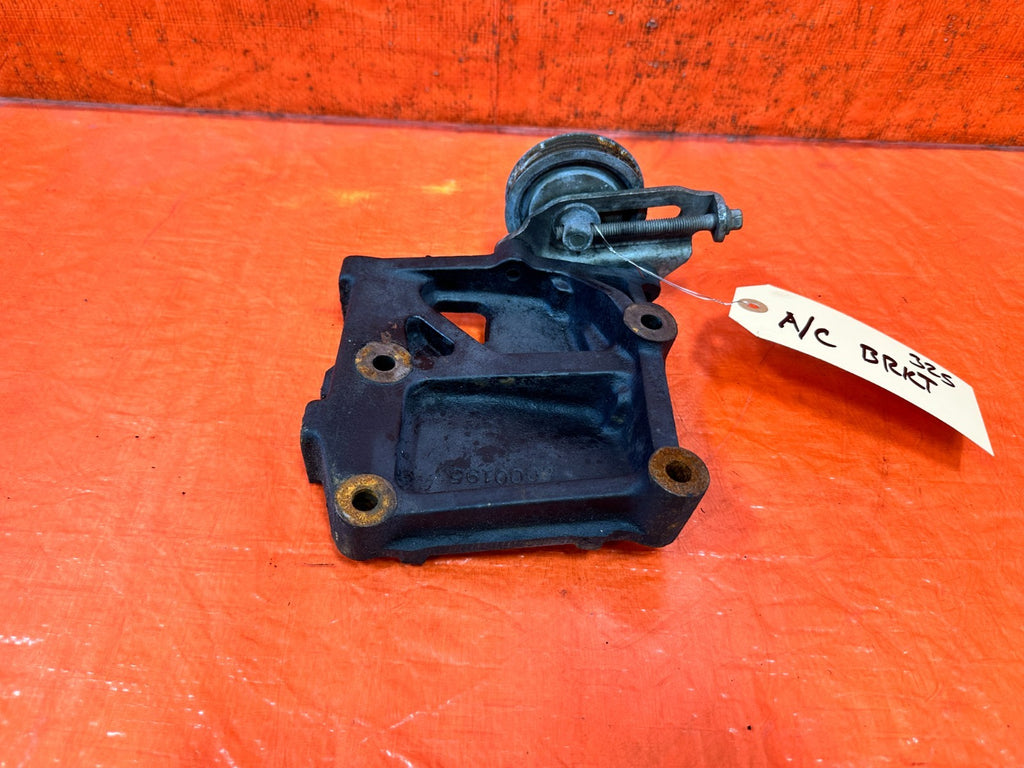 90 91 HONDA CIVIC HATCH   D16A6 AIR CONDITIONING AC COMPRESSOR PUMP BRACKET 3253