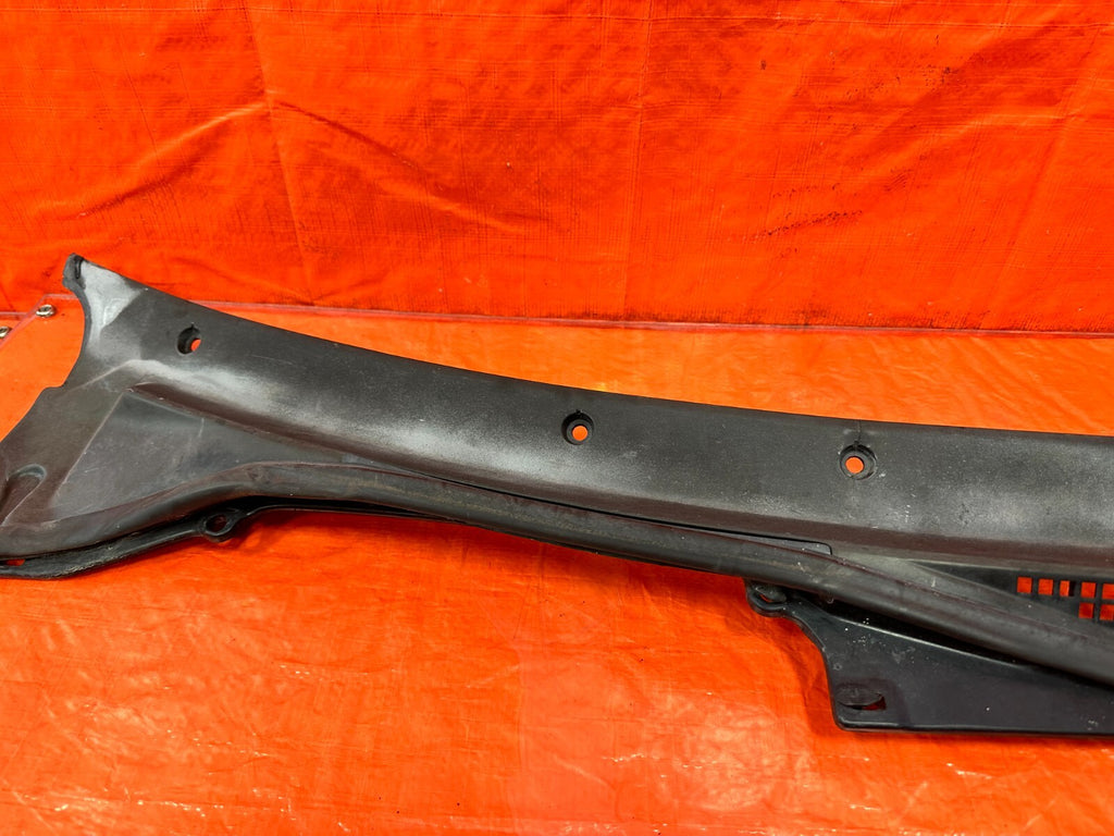 93 97 HONDA DEL SOL  WINDSHIELD WIPER COWL TRIM PLASTIC   OEM FACTORY #27214