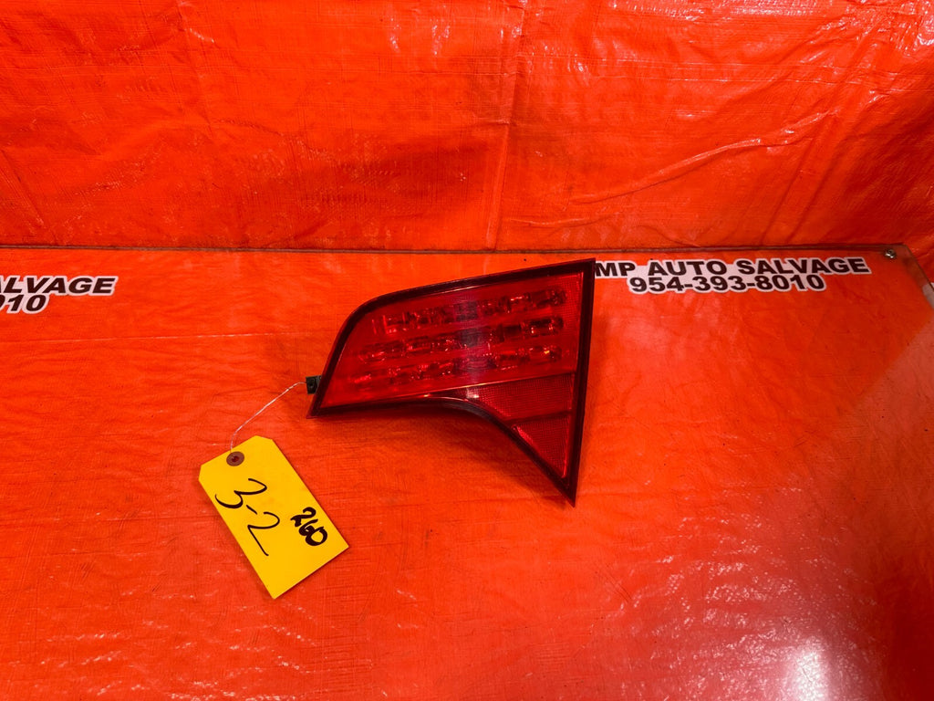 06 08 HONDA CIVIC SEDAN   PASSENGER RIGHT INNER TRUNK TAIL LIGHT LAMP   OEM #2600