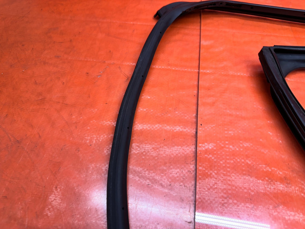 04 08 ACURA TSX LEFT REAR DOOR WINDOW WEATHERSTRIP RUN CHANNEL SEAL OEM 33016