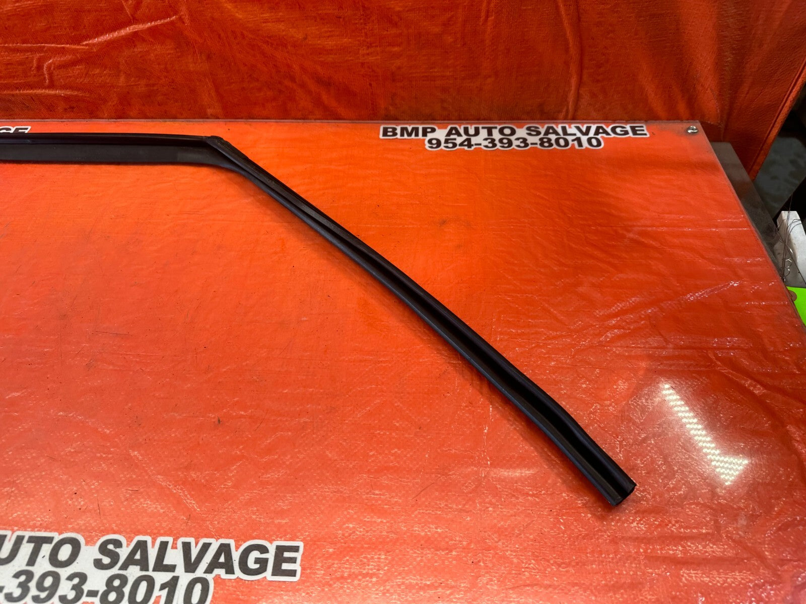 07 12 LEXUS ES350   PASSENGER RIGHT FRONT WINDOW GLASS RUN CHANNEL   OEM #2444