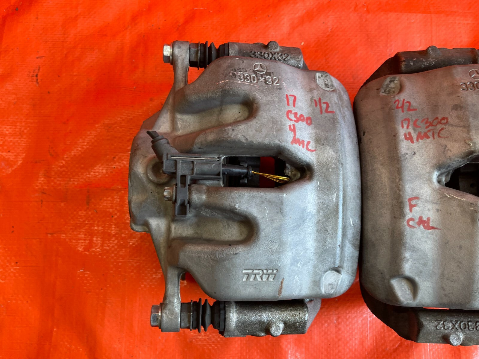 15 19 MERCEDES BENZ C300   FRONT BRAKE CALIPER SET CALIPERS   NON SPORT PKG OEM5