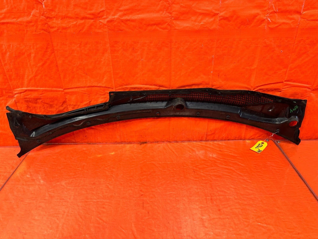 93 97 HONDA DEL SOL  WINDSHIELD WIPER COWL TRIM PLASTIC   OEM FACTORY #2946