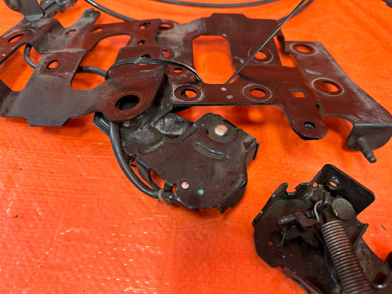 08 15 INFINITI G37 & Q60 COUPE   HOOD LATCH W/ REKEASE CABLE & BRACKETS OEM #2485