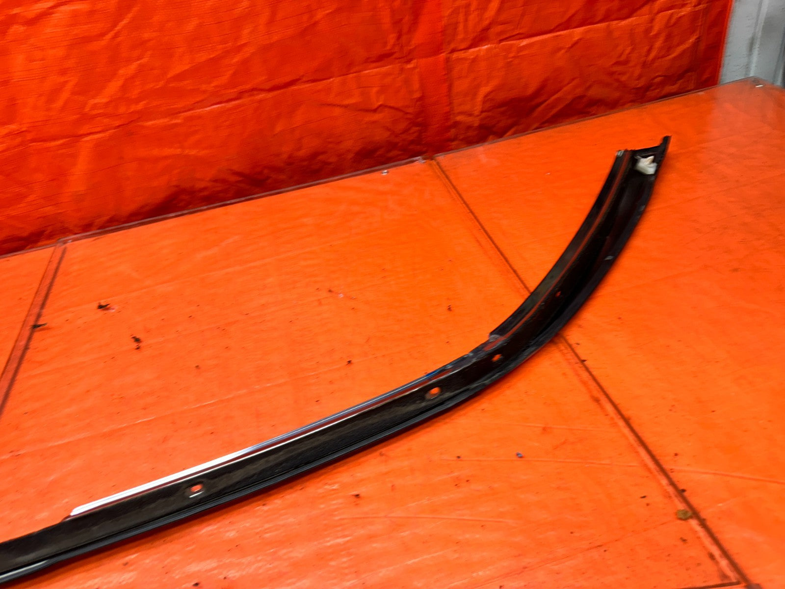 94-01 ACURA INTEGRA 4D LEFT DRIVER ROOF GLASS TRIM DRIP RETAINER OEM #34018