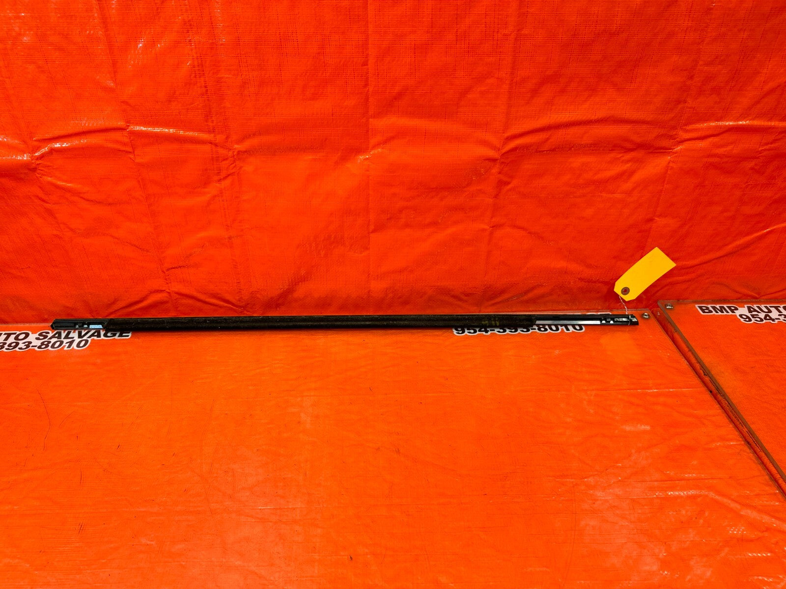 2010 10 INFINITI FX35   PASSENGER RIGHT REAR DOOR GLASS WINDOW TRIM   OEM #1169