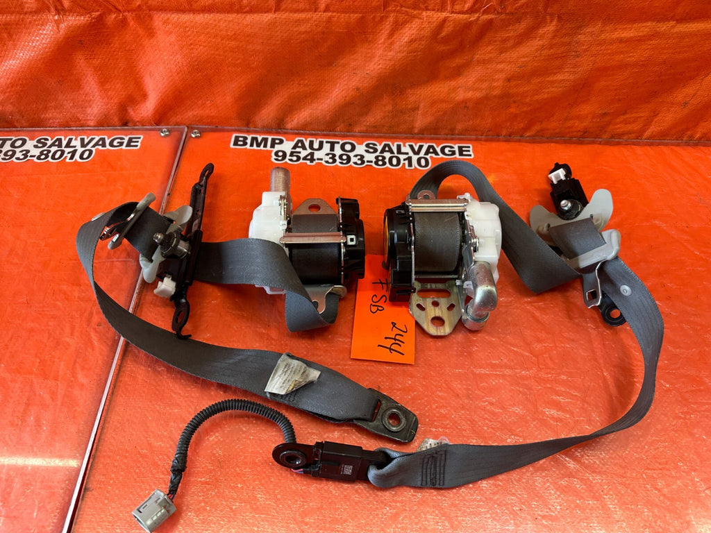 07 09 LEXUS ES350   LEFT & RIGHT FRONT SEAT BELTS   GRAY COLOR   OEM FACTORY 2444