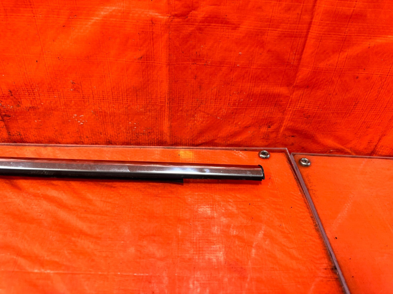 96 00 HONDA CIVIC SEDAN 4D PASSENGER RIGHT REAR GLASS TRIM DRIP RETAINER OEM 2974