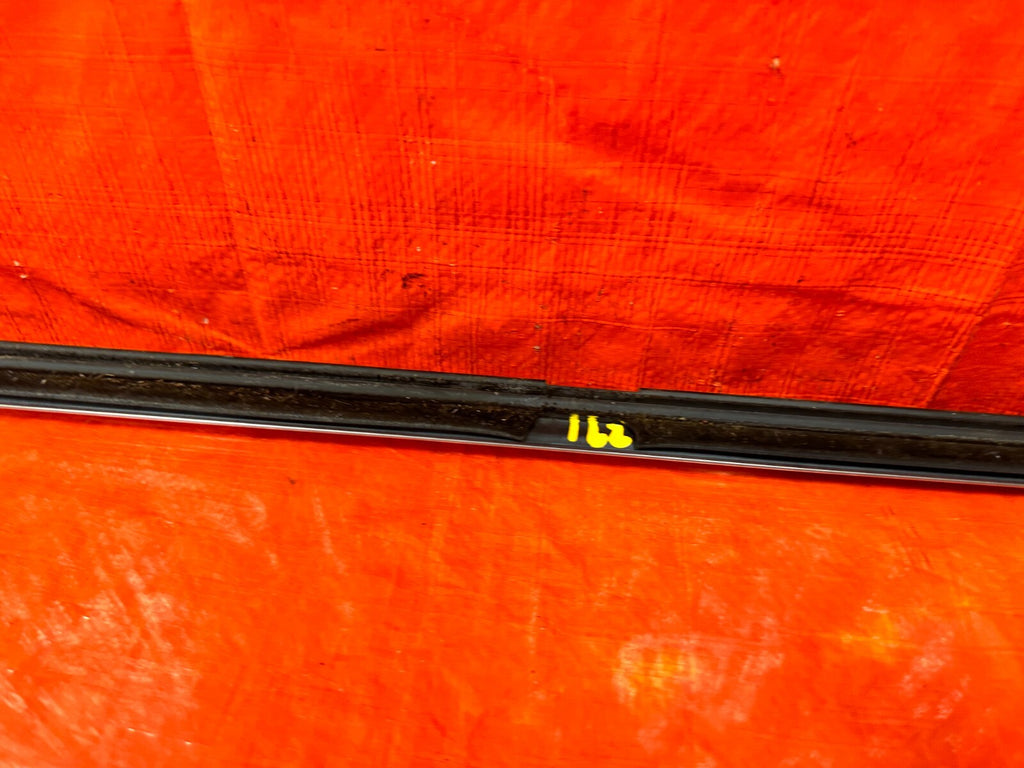 04 08 ACURA TSX   RIGHT REAR EXTERIOR WINDOW GLASS TRIM   OEM FACTORY #2918