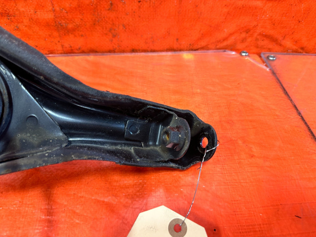 90 91 HONDA CIVIC HATCHBACK   PASSENGER RIGHT REAR TRAILING ARM LOWER ARM   3258