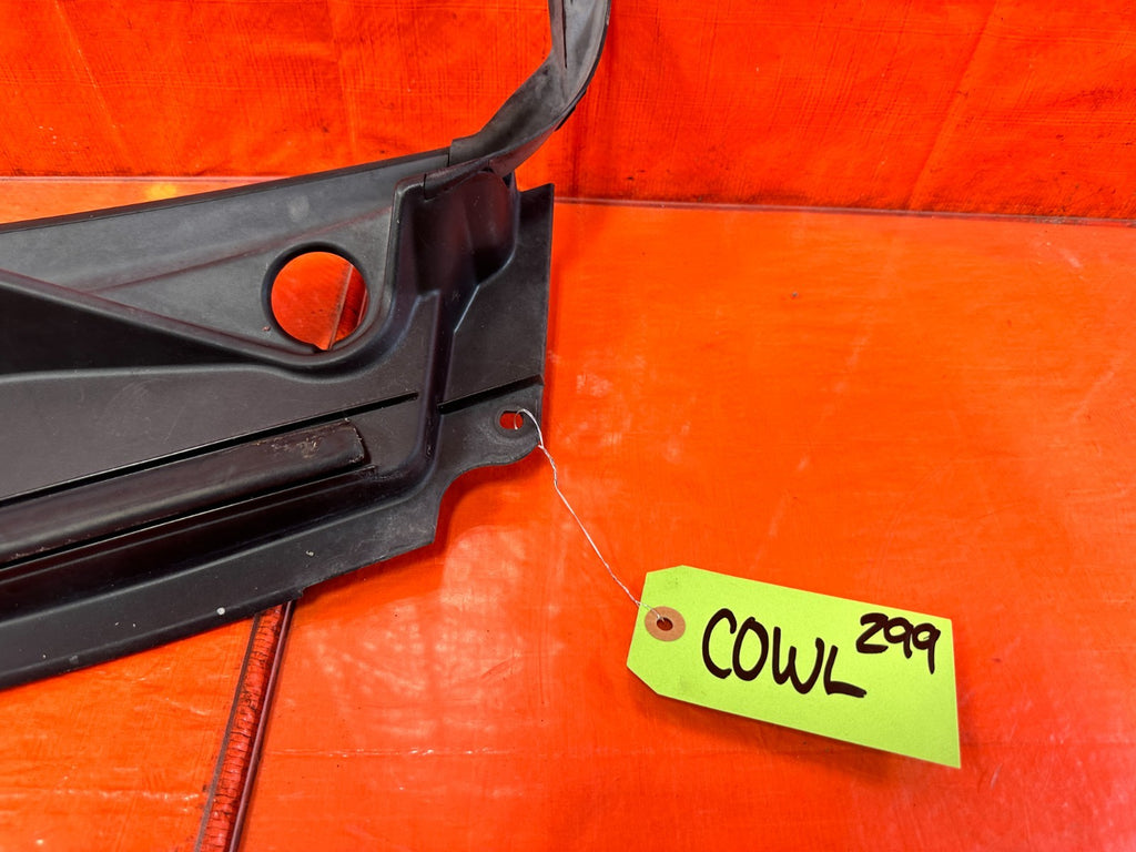 10 12 HYUNDAI GENESIS 2D COUPE   WINDSHIELD WIPER COWL   86150 2M000   OEM #2991