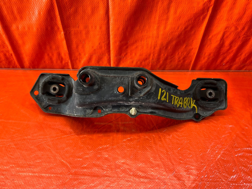 97 01 HONDA CR V CRV   REAR DIFFERENTIAL DIFF MOUNTING BRACKET   OEM #1210