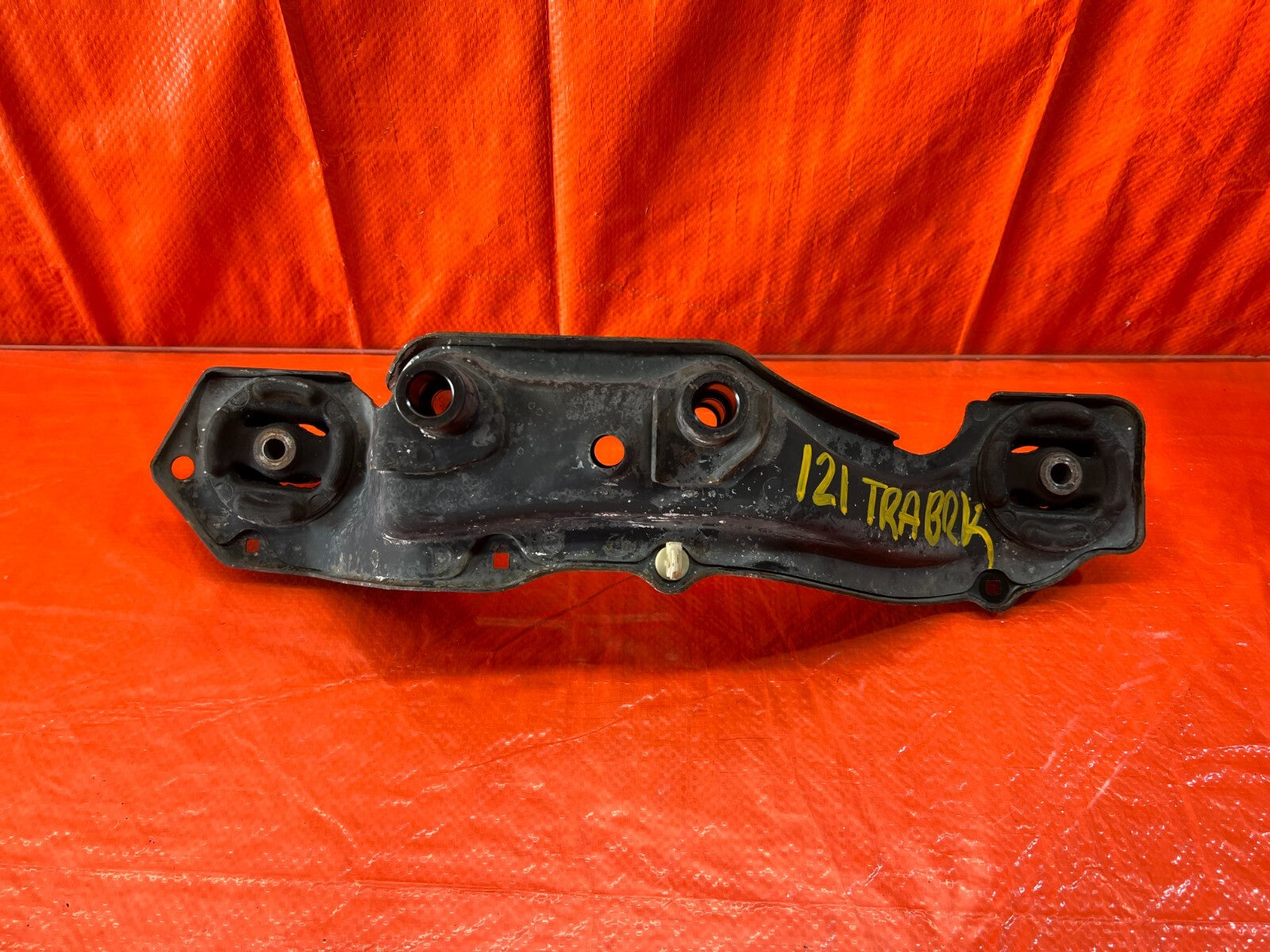 97 01 HONDA CR V CRV   REAR DIFFERENTIAL DIFF MOUNTING BRACKET   OEM #1210