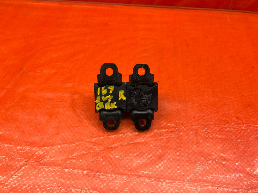 98 02 HONDA ACCORD EX LX   REAR SWAY BAR MOUNTING BRACKETS LEFT & RIGHT OEM #1679