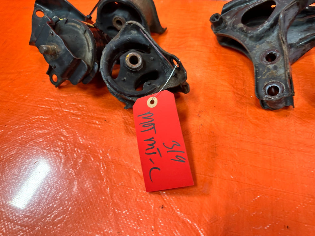 96 00 HONDA CIVIC   D16Y7 D16Y8 AUTOMATIC ONLY   ENGINE MOUNTS AND BRACKETS OEM12