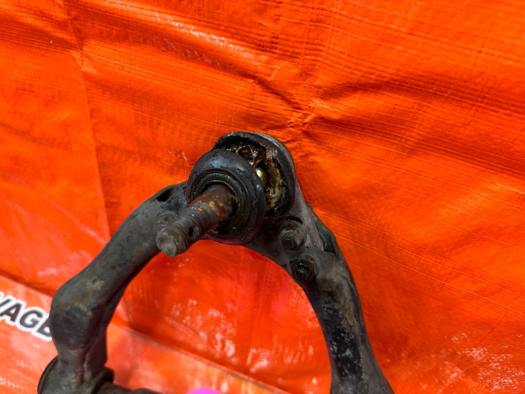 96 00 TOYOTA TACOMA   2.4L   MANUAL ONLY   LEFT FRONT SPINDLE W/ CONTROL ARMS15