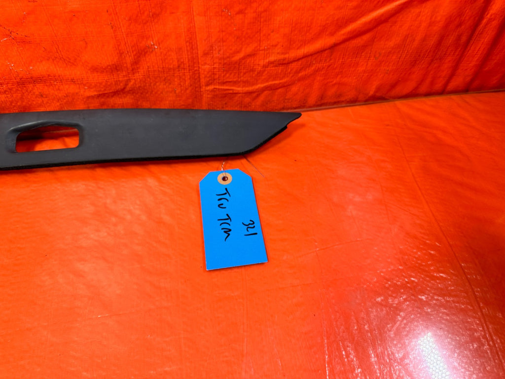 09 14 ACURA TSX   REAR TRUNK LICENSE PLATE LIGHT LAMP TRIM PLASTIC   OEM #3211