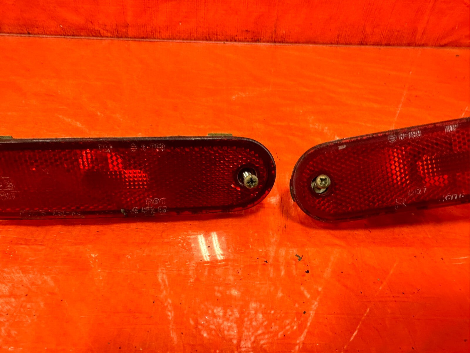 90 05 MAZDA MX 5 MIATA   LEFT AND RIGHT REAR BUMPER REFLECTORS   OEM #2679