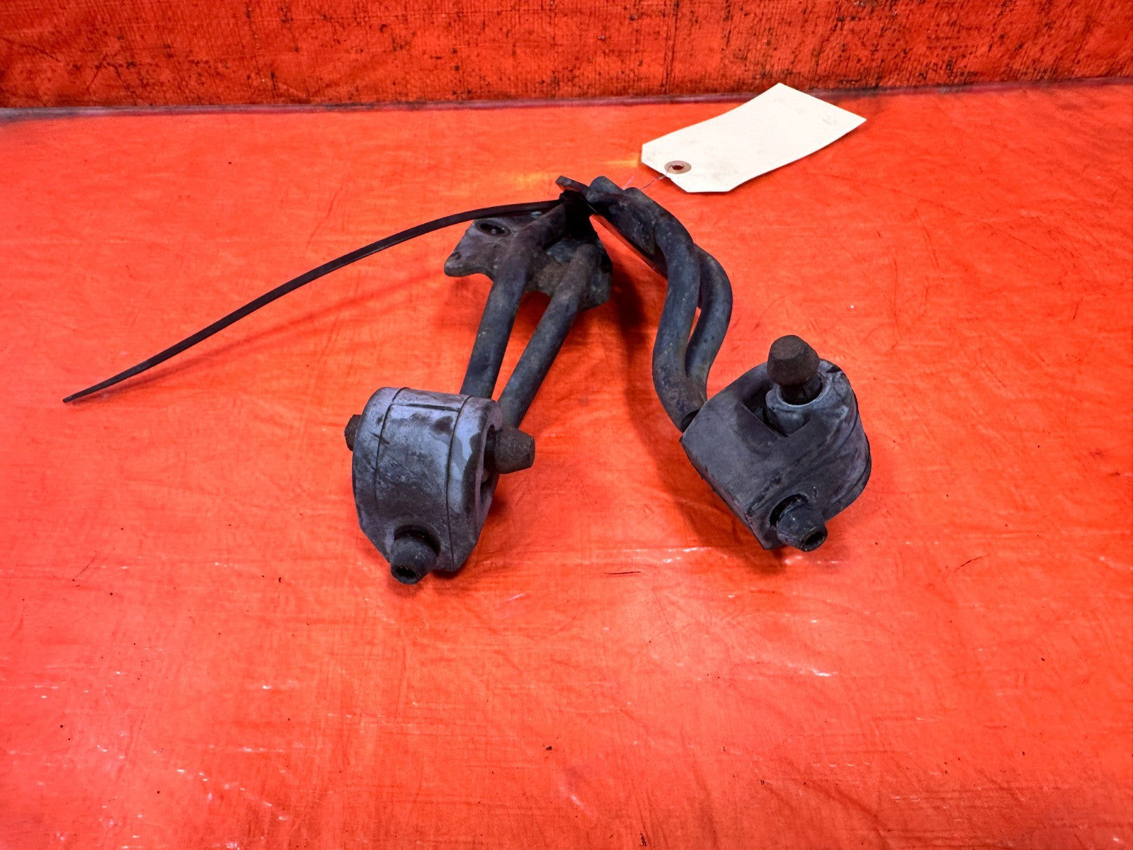 08 15 INFINITI G37 & Q60 2D COUPE   EXHAUST HANGAR BRACKET LEFT & RIGHT OEM 3285