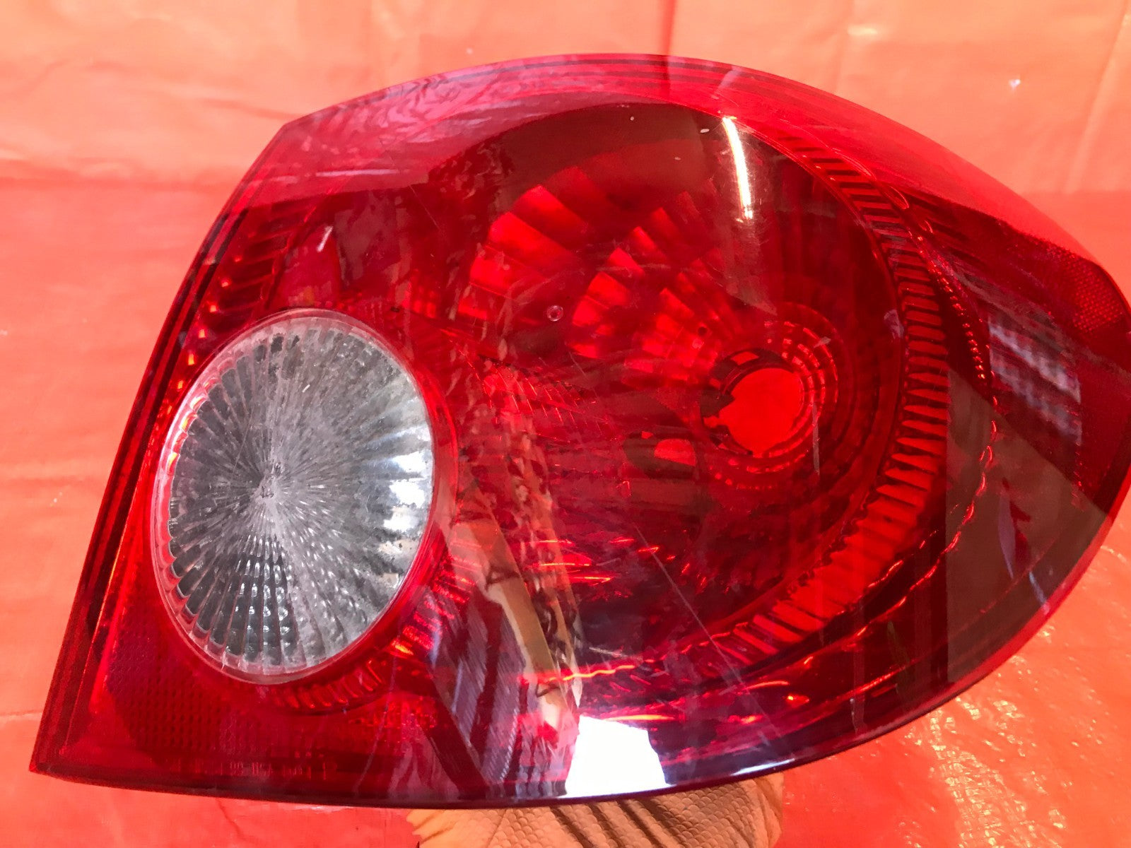OEM 2006 2007 2007 TOYOTA COROLLA PASSENGER RIGHT OUTER TAIL LIGHT LAMP 07 083