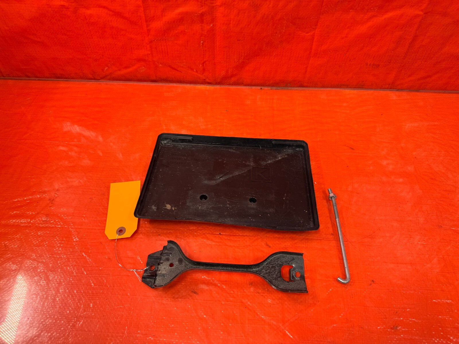 13 16 SCION FRS   17 20 86 13 20 BRZ   BATTERY TRAY PLASTIC AND TIE DOWN   OEM #0