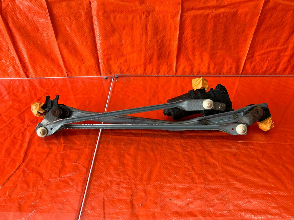 96 00 HONDA CIVIC   WINDSHIELD WIPER MOTOR AND WIPER LINKAGE COMBO   OEM #846