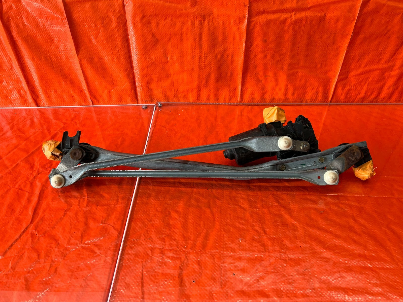 96 00 HONDA CIVIC   WINDSHIELD WIPER MOTOR AND WIPER LINKAGE COMBO   OEM #846
