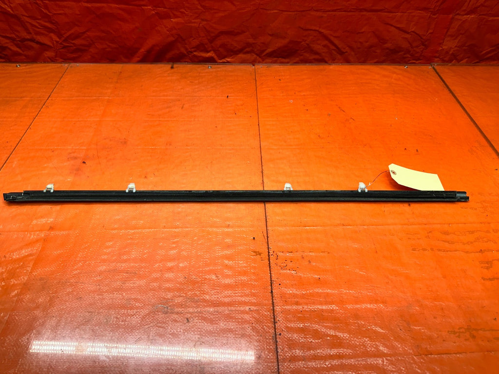 94 01 ACURA INTEGRA 2D RIGHT PASSENGER DOOR WINDOW GLASS TRIM OEM #3310