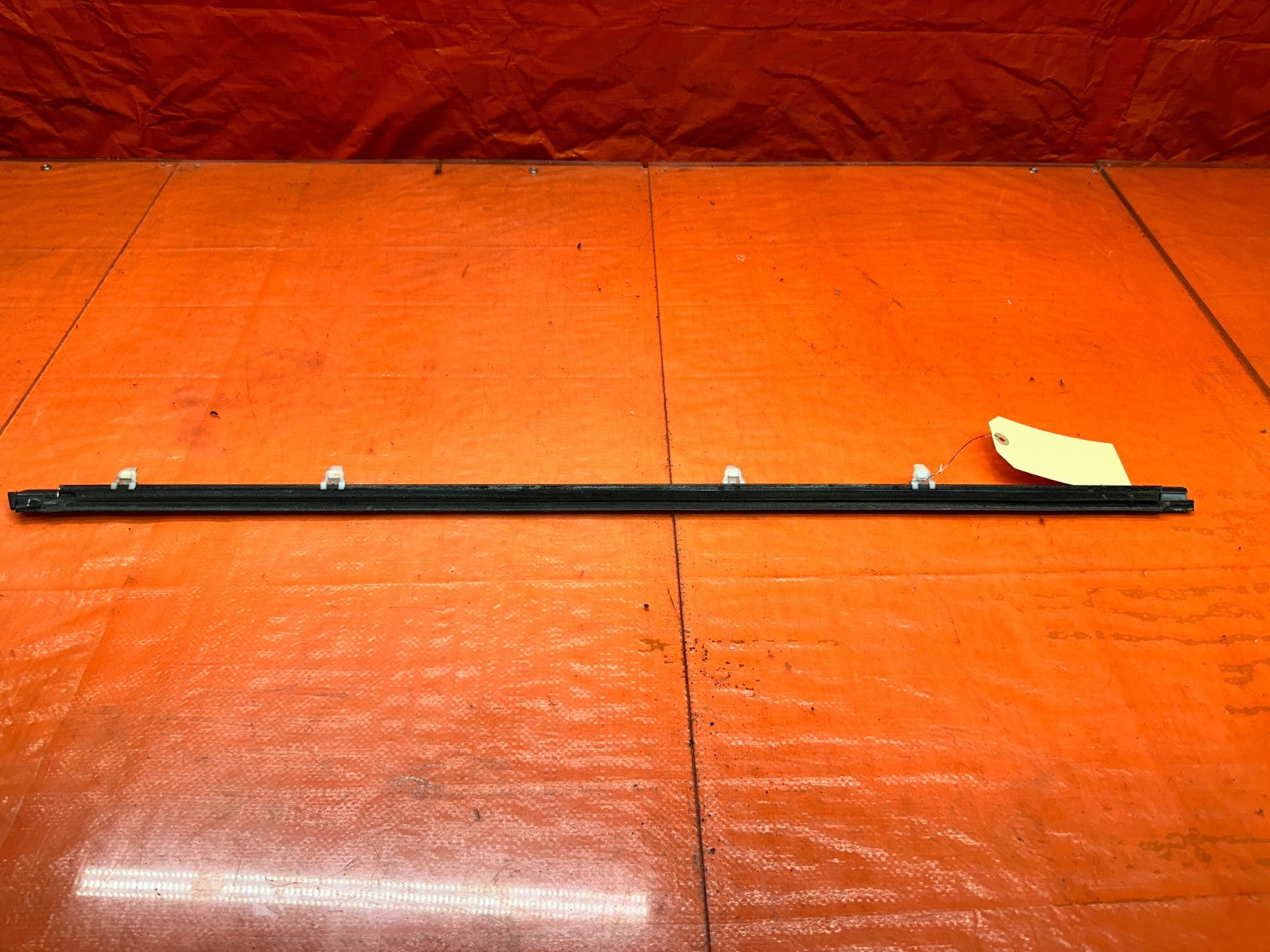 94 01 ACURA INTEGRA 2D RIGHT PASSENGER DOOR WINDOW GLASS TRIM OEM #3310