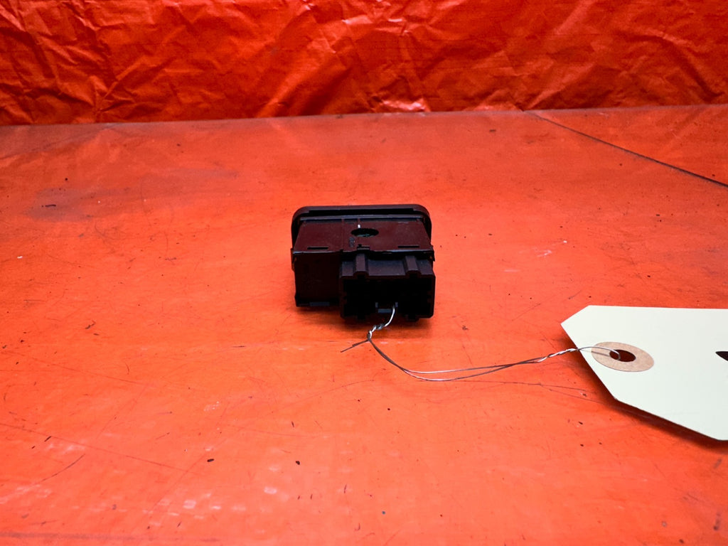 94 01 ACURA INTEGRA DASH WARNING HAZARD LIGHT BUTTON SWITCH OEM #3316