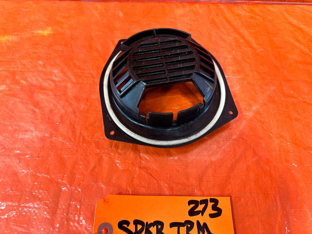 92 96 HONDA PRELUDE   FRONT DOOR SPEAKER MOUNTING POD BRACKET PLASTIC OEM 2736
