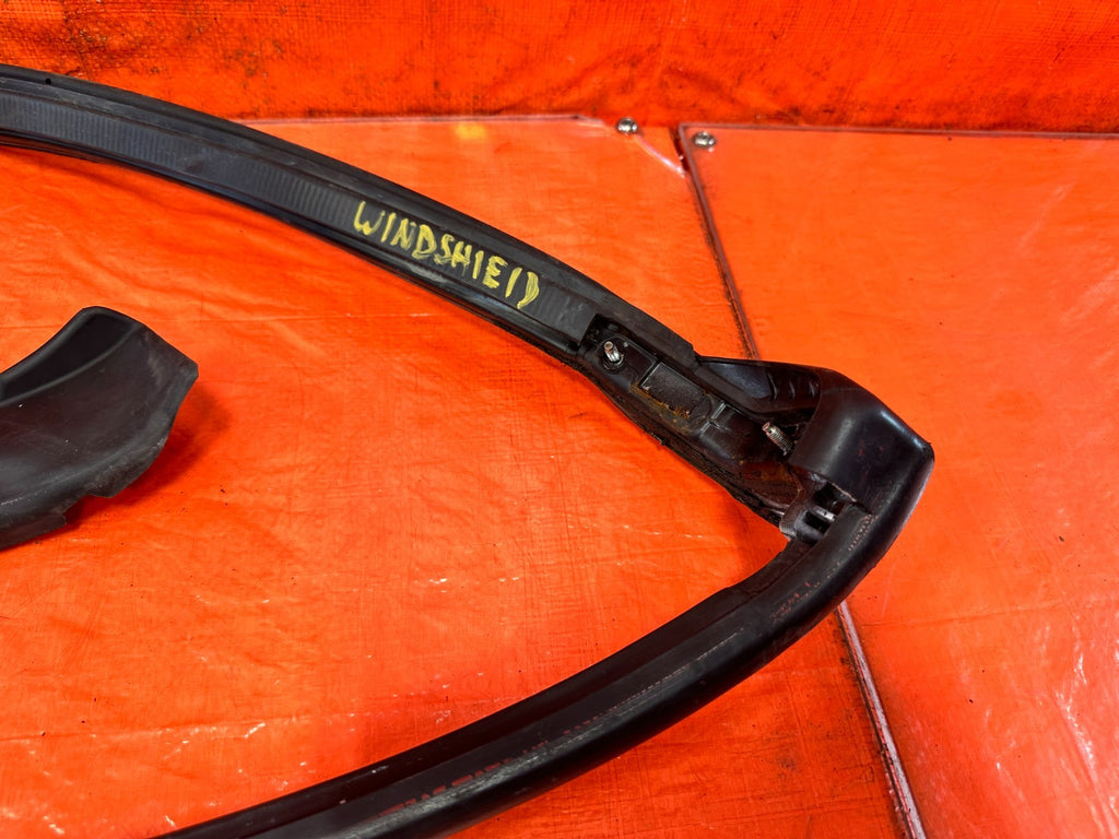 09 15 INFINITI G37 CONVERTIBLE   WINDSHIELD WEATHER STRIP   OEM FACTORY #32911