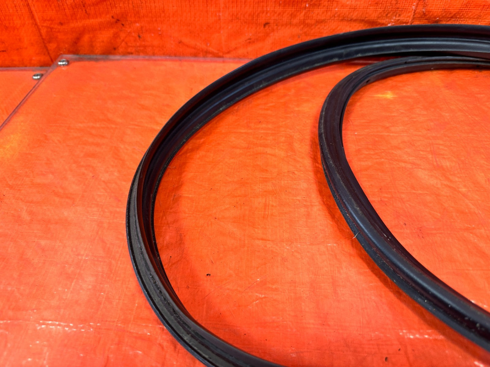 02 05 HONDA CIVIC SI EP3 HATCH   RIGHT   DOOR WEATHER STRIP TRIM SEAL GASKET 3065