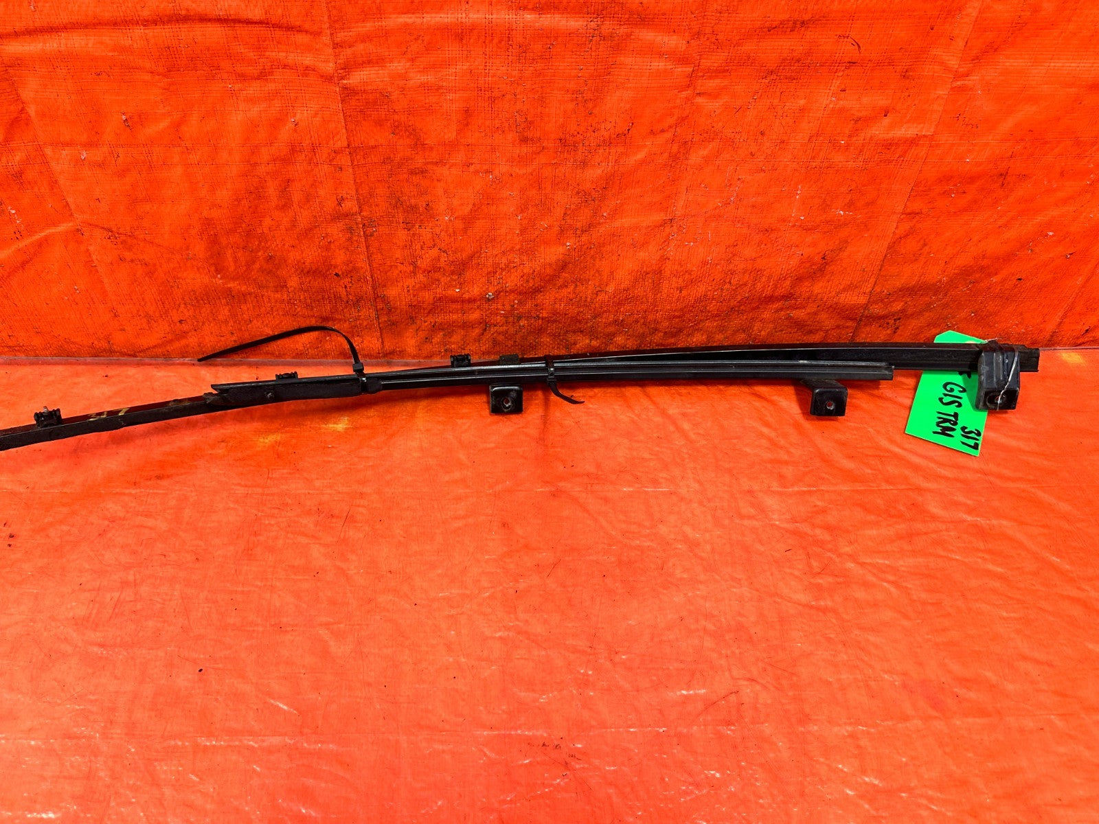 90 91 HONDA CIVIC HATCHBACK   RIGHT WINDOW GLASS GUIDE 2 PIECE SET OEM 3172