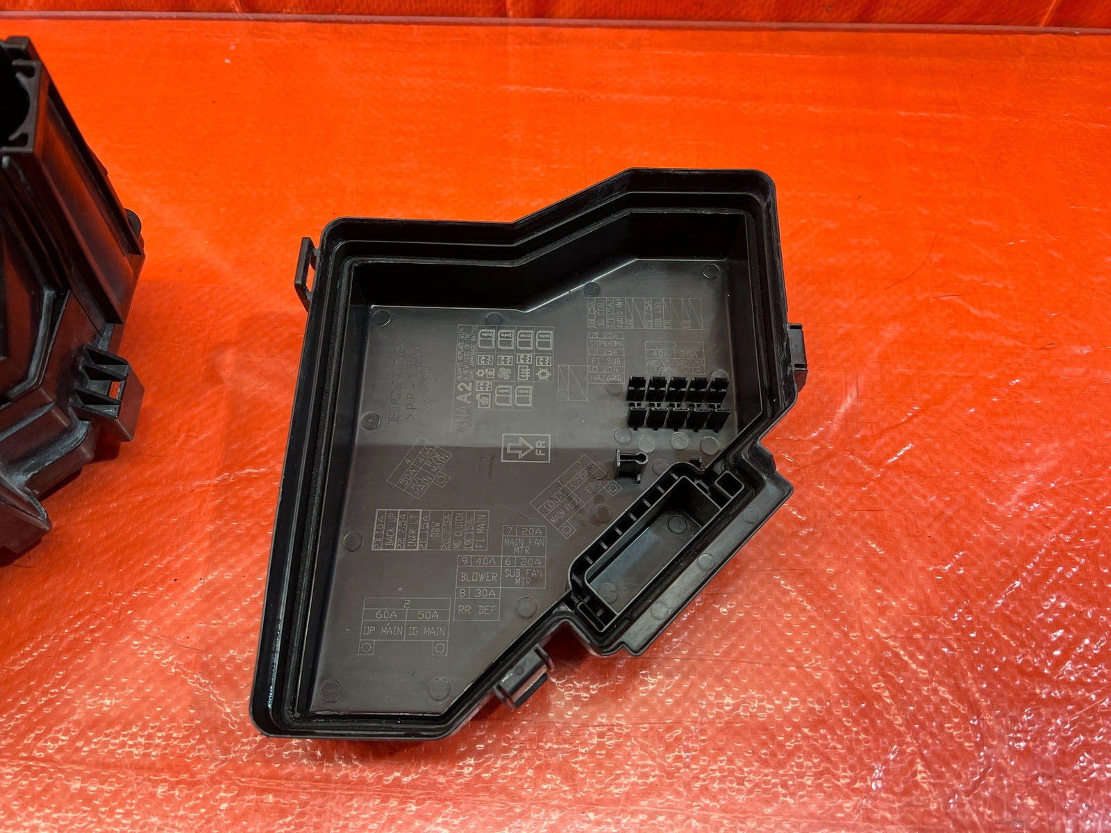09 11 HONDA CIVIC SI SEDAN   EXTERIOR UNDER THE HOOD ENGINE BAY FUSE BOX OEM 20310