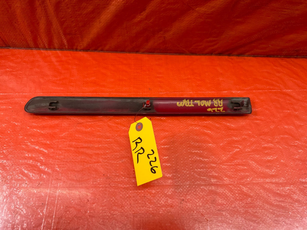 94 01 ACURA INTEGRA 2D   PASSENGER RIGHT REAR QUARTER PANEL SIDE MOLDING OEM 2265