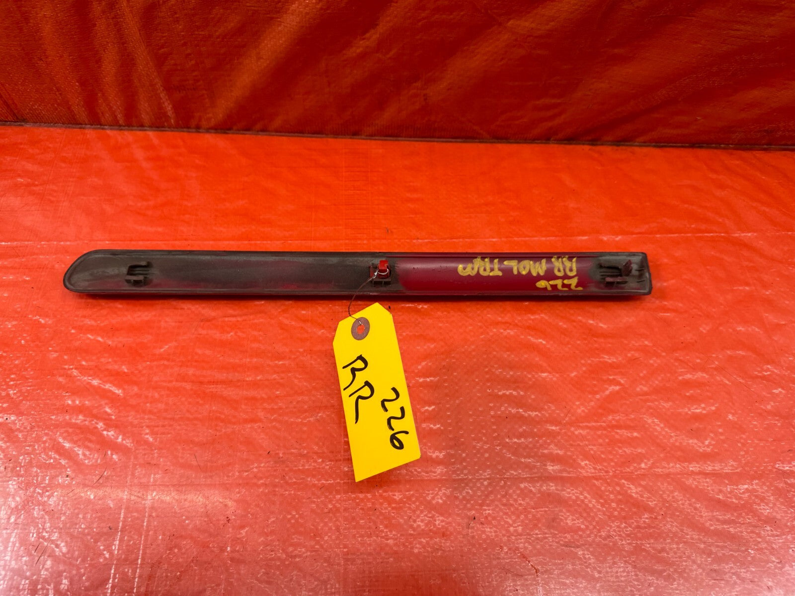 94 01 ACURA INTEGRA 2D   PASSENGER RIGHT REAR QUARTER PANEL SIDE MOLDING OEM 2265