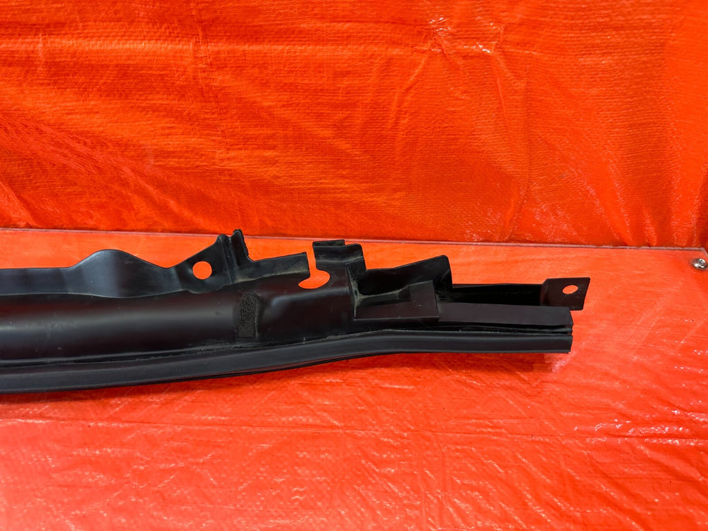 08 15 INFINITI G37 & Q60 COUPE DRIVER LEFT FRONT   FENDER SEAL TRIM GASKET #1904
