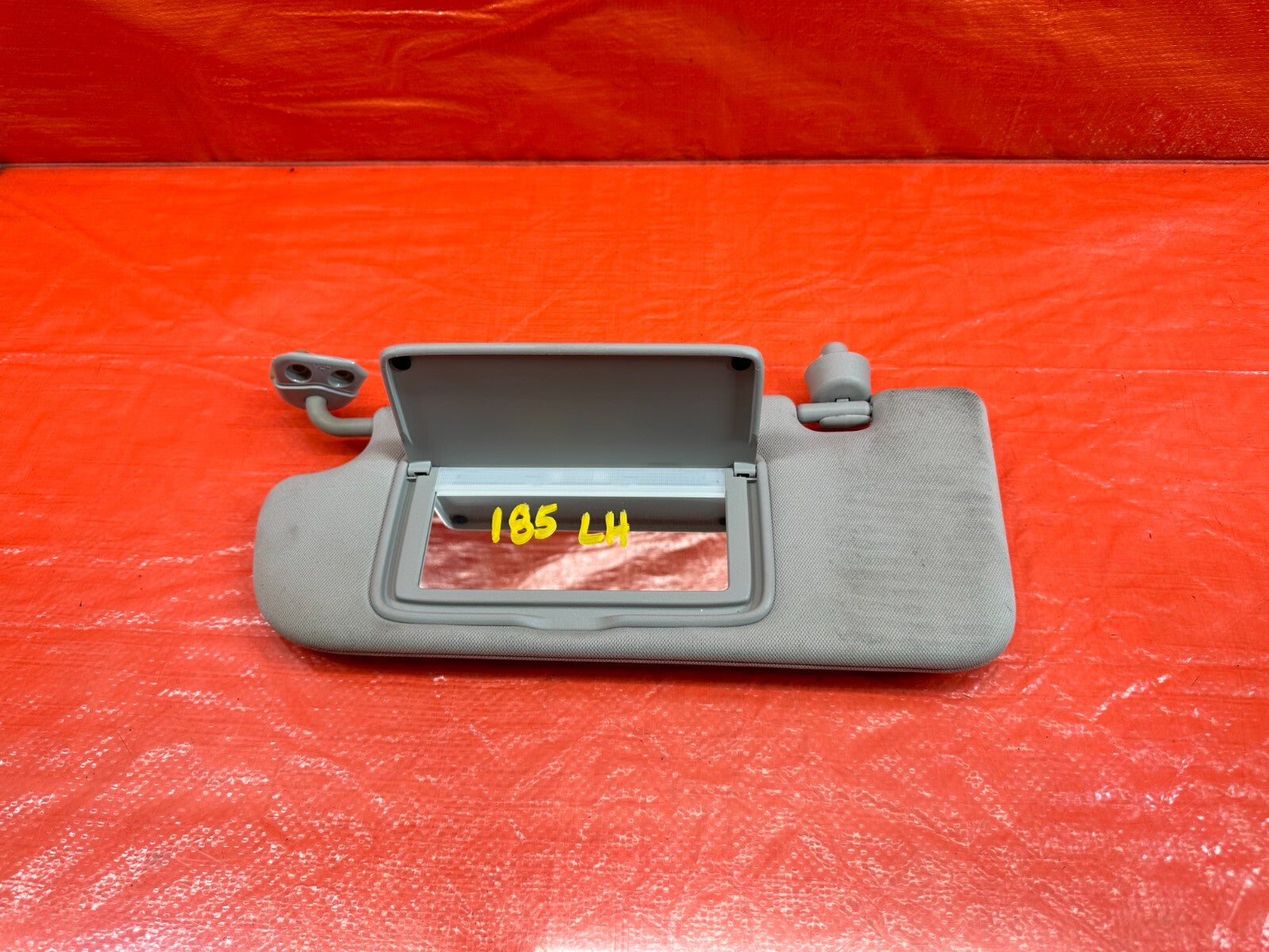 17 20 INFINITI Q50 / 17 20 Q60   SUNROOF MODEL   SUN VISOR   DRIVER LEFT OEM 1859