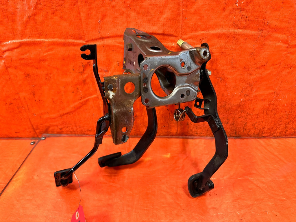 88 91 HONDA CRX   5 SPEED MANUAL PEDALS GAS BRAKE CLUTCH   OEM FACTORY #32510