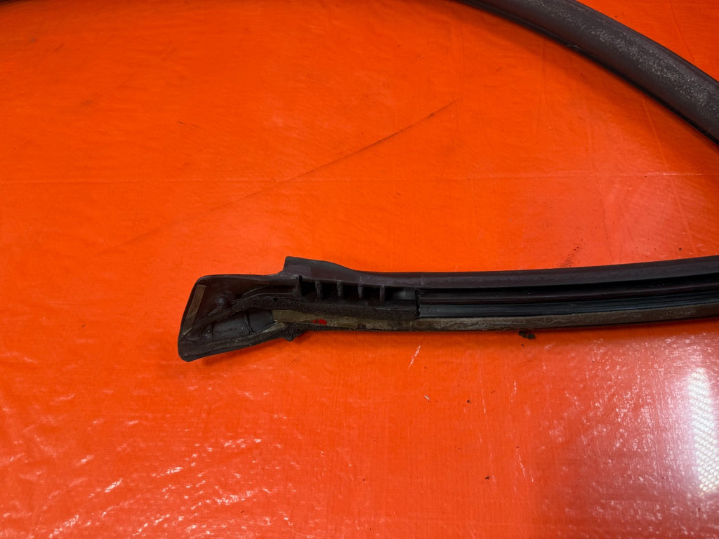 08 15 INFINITI G37 & Q60 COUPE   RIGHT   UPPER WEATHER STRIP RUBBER OEM #3281