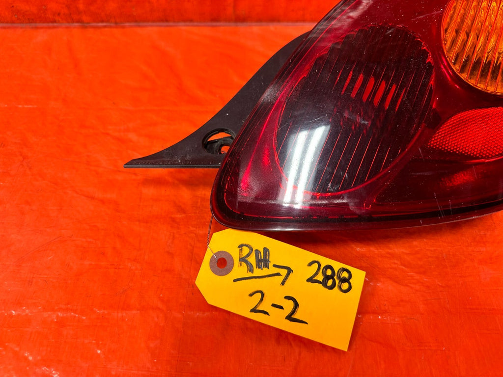 02 05 LEXUS SC430   PASSENGER RIGHT OUTER QUARTER PANEL TAIL LIGHT LAMP OEM #2881