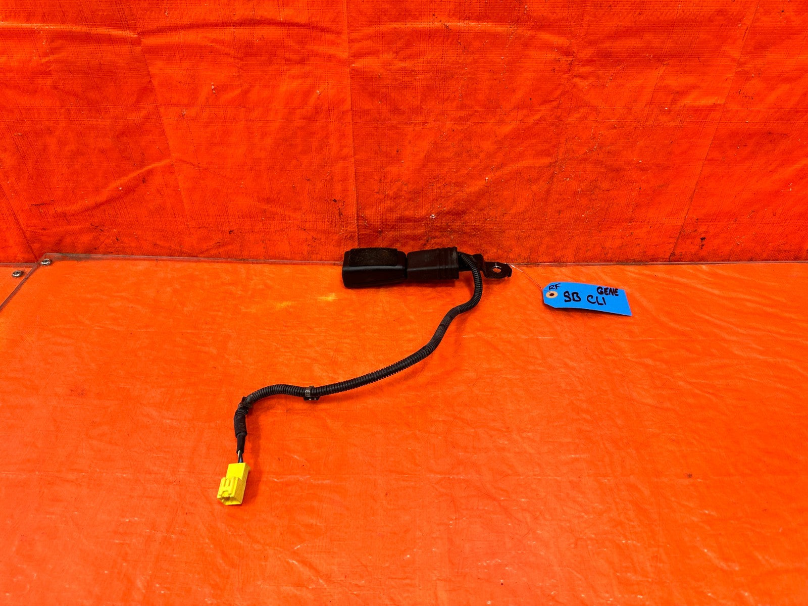10 16 HYUNDAI GENESIS COUPE  PASSENGER RIGHT FRONT SEAT BELT CLIP BUCKLE OEM 3020