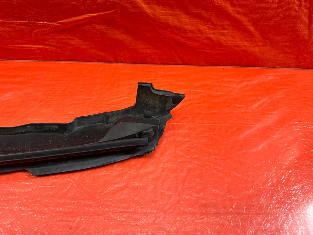 07 13 INFINITI G35 G37 SEDAN   RUBBER FENDER TRIM HOOD SEAL   RIGHT   OEM #1924
